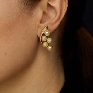 Faux Pearl Pierced Earrings goldtone setting vintage 1”